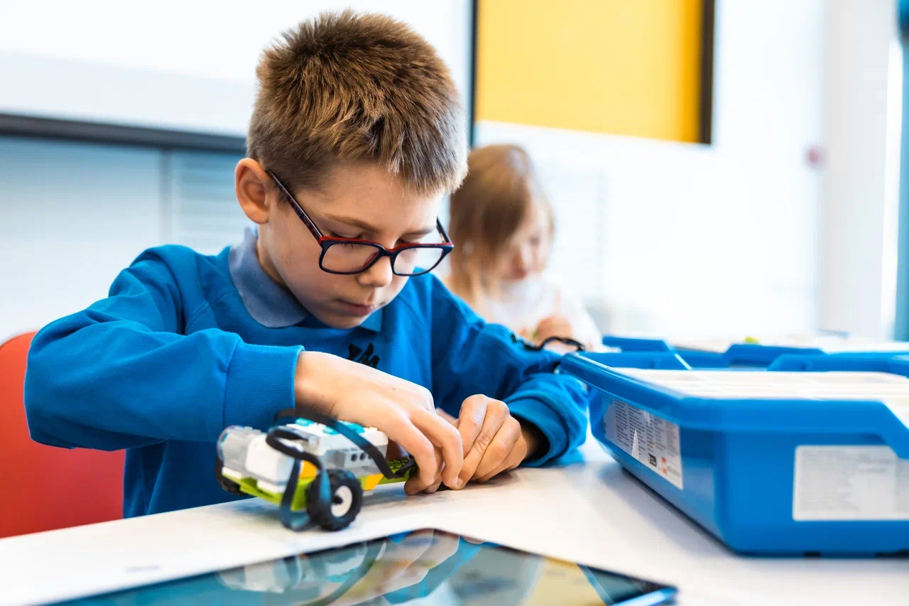 Курсы робототехники с Lego WeDo 2.0 для детей в Москве, детский технопарк  МАИ